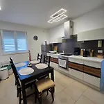 M & M, Schoene Nur 200m Vom Daire Zaton (Zadar)