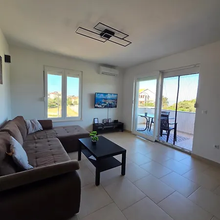 M & M, Schoene Nur 200m Vom Apartment Zaton (Zadar)