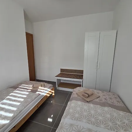 M & M, Schoene Nur 200m Vom * Zaton (Zadar)