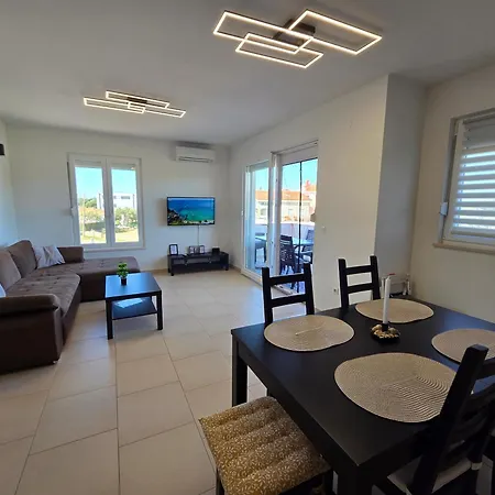 Apartmán M & M, Schoene Nur 200m Vom *