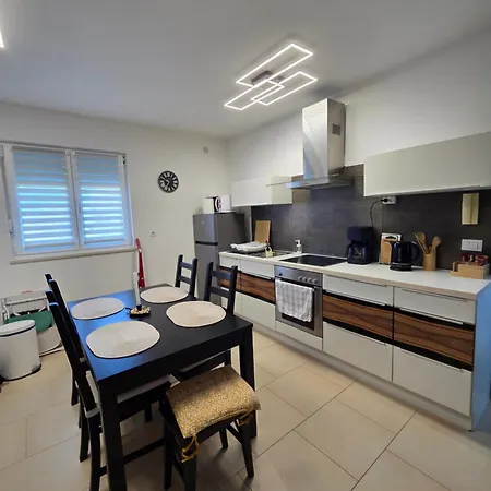M&m, Schöne Nur 200m Vom Apartment Zaton (Zadar)